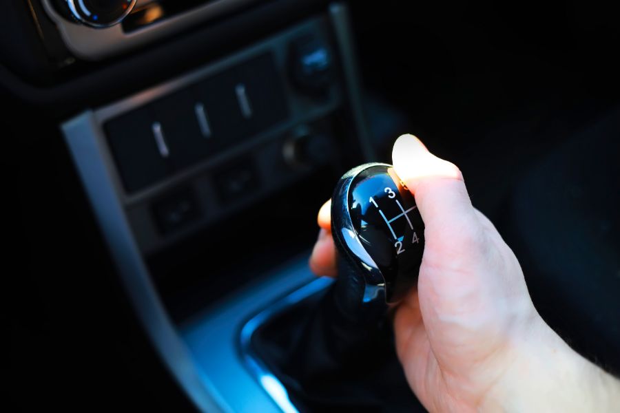 Choosing Between Manual and Automatic Cars for Your Qatar Trip