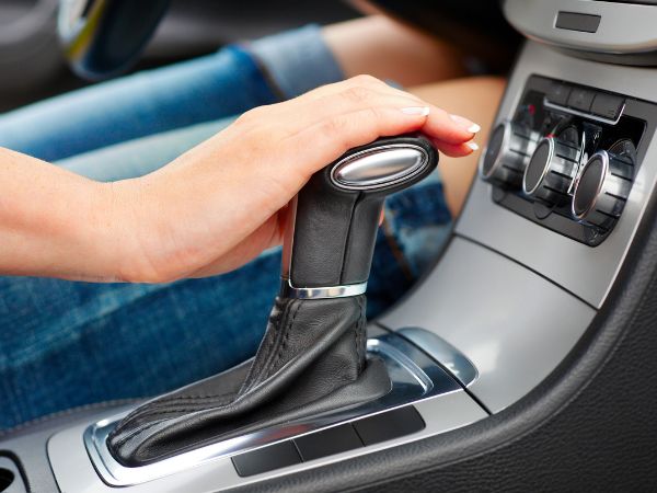Choosing Between Manual and Automatic Cars for Your Qatar Trip