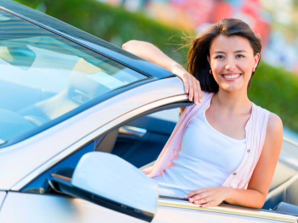 How Travellers Can Pick Between Luxury and Budget Cars in Qatar