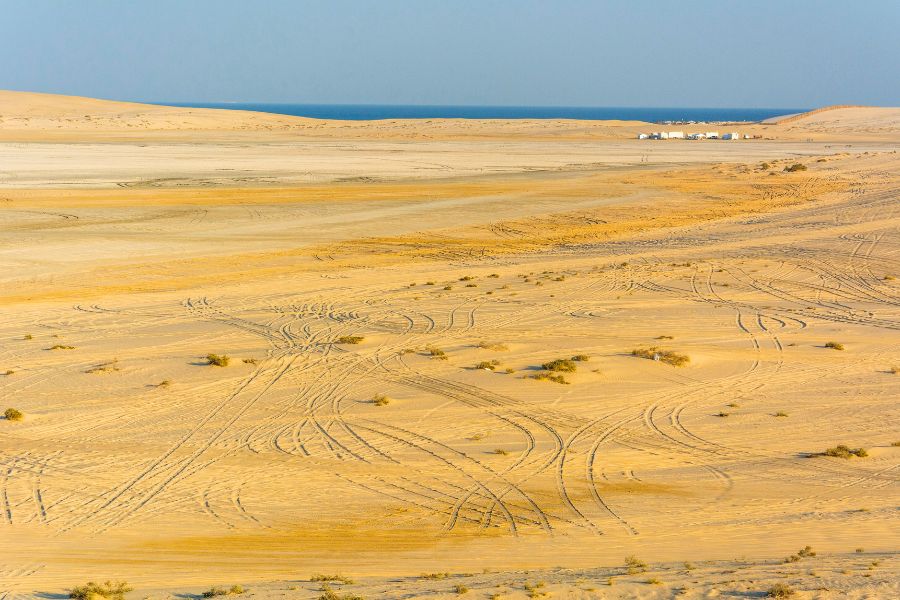What Travellers Need to Know Before Visiting Qatar’s Khor Al Adaid by Car